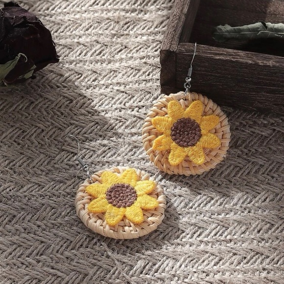 ❤️Sunflower Round Drop Rattan Earrings - Picture 8 of 8